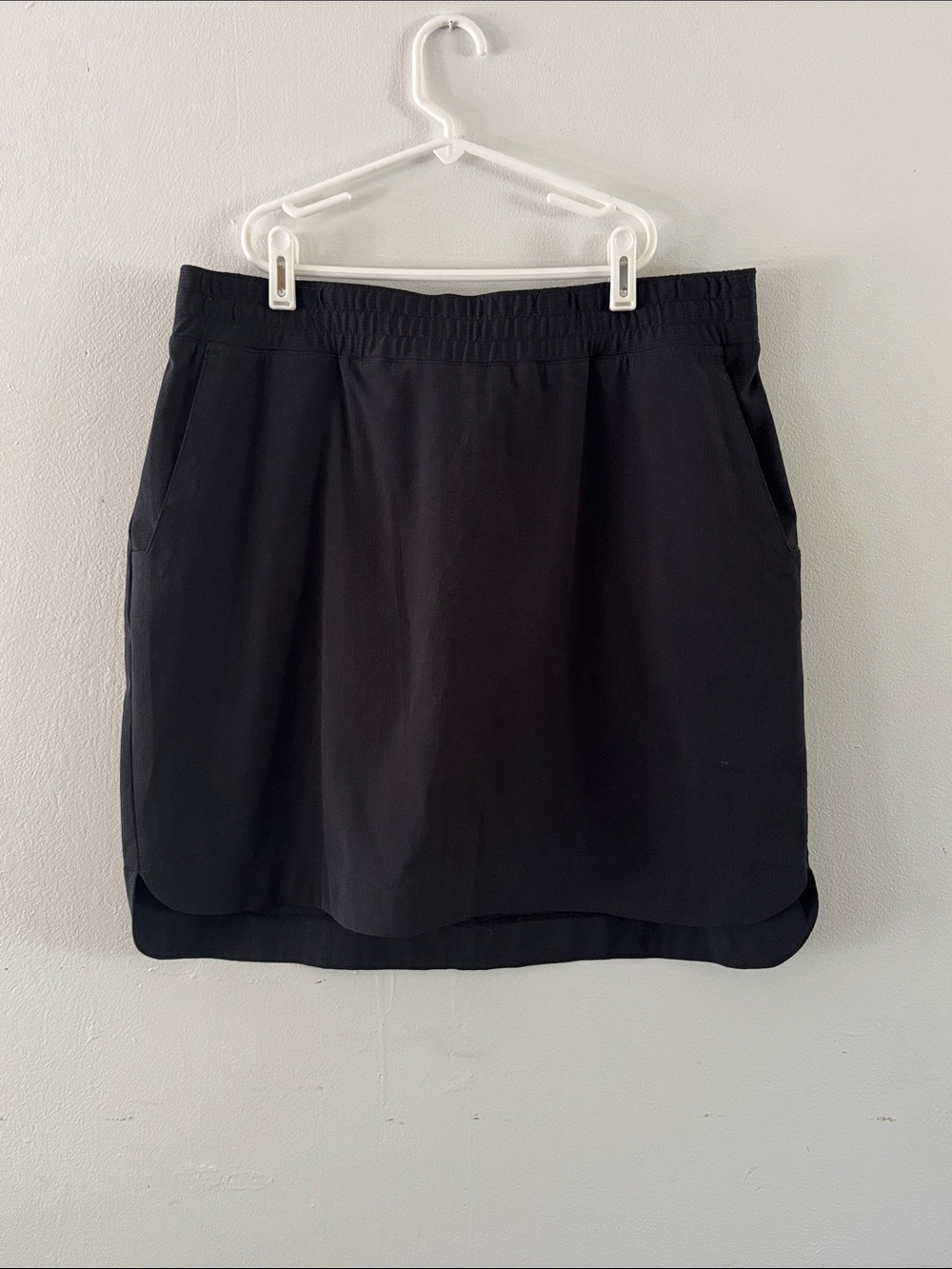 Duluth Trading Co Black Skort 12